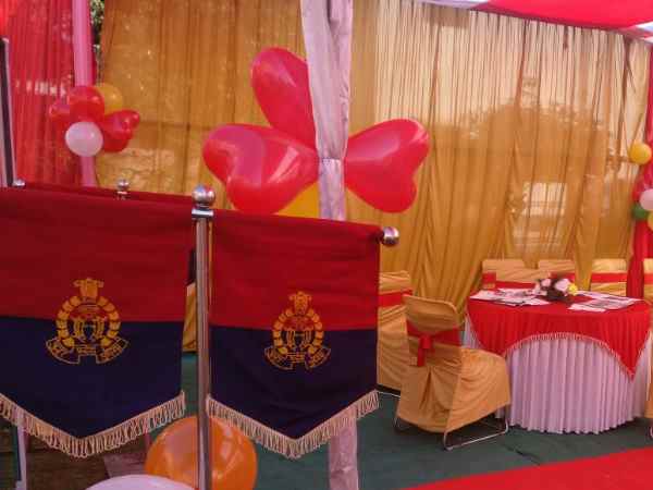 सेल्फी का मजा लेना चाहते हैं तो वोट दीजिए, आगरा में पुलिस ने बनाया मॉडल बूथ