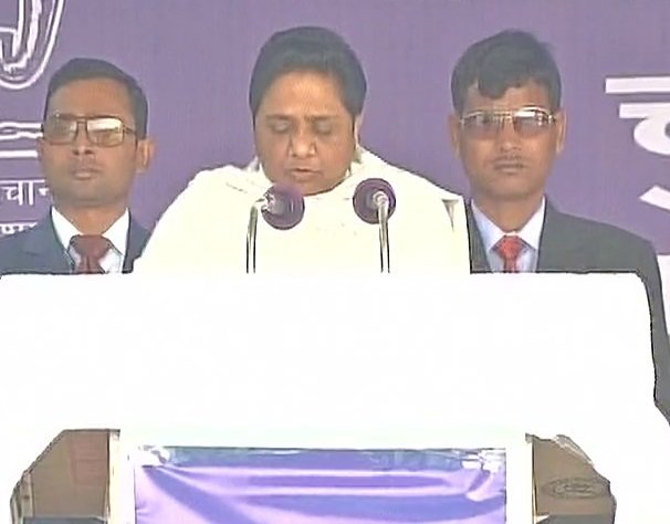 मेरठ में बोलीं मायावती, सपा और भाजपा में चल रही मिली-भगत मेरठ में बोलीं मायावती, सपा और भाजपा में चल रही मिली-भगत