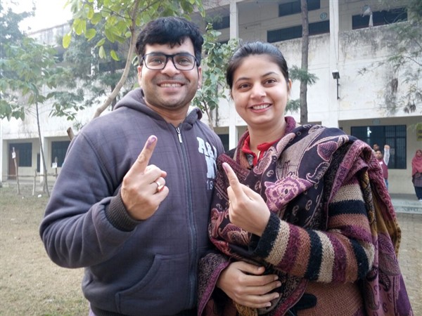 यूपी में पड़ रहे दूसरे चरण के मतदान की देखिए Live तस्वीरें यूपी में पड़ रहे दूसरे चरण के मतदान की देखिए Live तस्वीरें