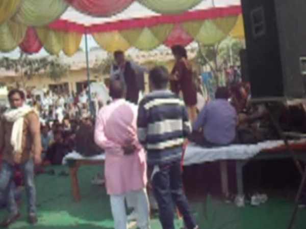 मथुरा: लड़कियों का डांस रुकवाने पर चुनाव आयोग के अधिकारी को कांग्रेस उम्मीदवार ने दी पीटने की धमकी