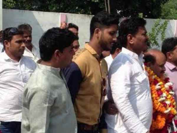 यूपी चुनाव: इलाहाबाद में सपा को 'पदुम' तो मिले पर बसपा में फिसले 'शमी'