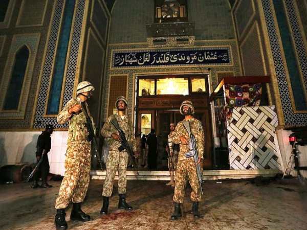 शहबाज कलंदर दरगाह पर आतंकी हमले के बाद पाकिस्‍तानी की बड़ी कार्रवाई, 25 आतंकवादी मार गिराए