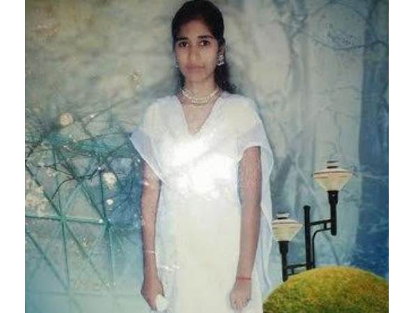 फोन पर आवाज आई मां बचा लो, लेकिन मिली बेटी की लाश.