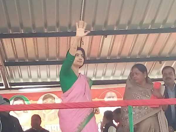 यूपी चुनाव: सपा सरकार बनी तो महिलाओं की नौकरी में उम्र की सीमा होगी खत्म यूपी चुनाव: सपा सरकार बनी तो महिलाओं की नौकरी में उम्र की सीमा होगी खत्म