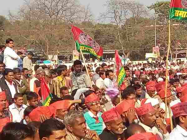 यूपी चुनाव: सपा सरकार बनी तो महिलाओं की नौकरी में उम्र की सीमा होगी खत्म यूपी चुनाव: सपा सरकार बनी तो महिलाओं की नौकरी में उम्र की सीमा होगी खत्म