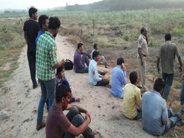 आंध्र प्रदेश: ड्राइवर की झपकी से पुल से गिरी बस, 8 की मौत