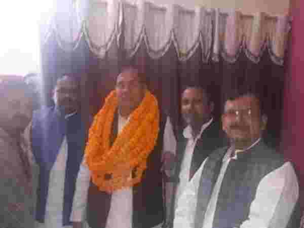 इलाहाबाद: हंडिया सीट पर दिलचस्प हुआ मुकाबला, महिला कार्ड खेलकर पार्टियों ने बदला ट्रेंड 