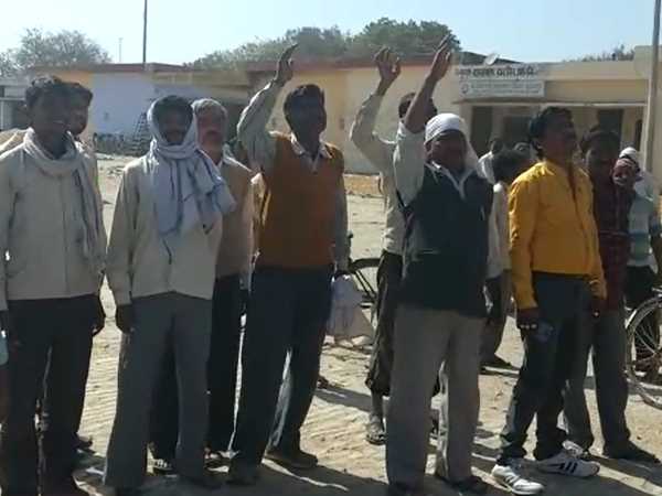 VIDEO:टंकी पर चढ़ा 'वीरू','मोदी साथ बेईमानी नहीं होने दूंगा'