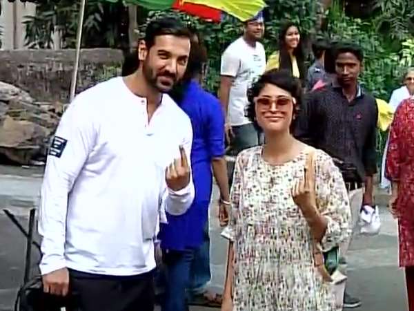 बीएमसी पोल 2017 के लिए मतदान खत्म, 52.17 फीसदी वोट पड़े बीएमसी पोल 2017 के लिए मतदान खत्म, 52.17 फीसदी वोट पड़े