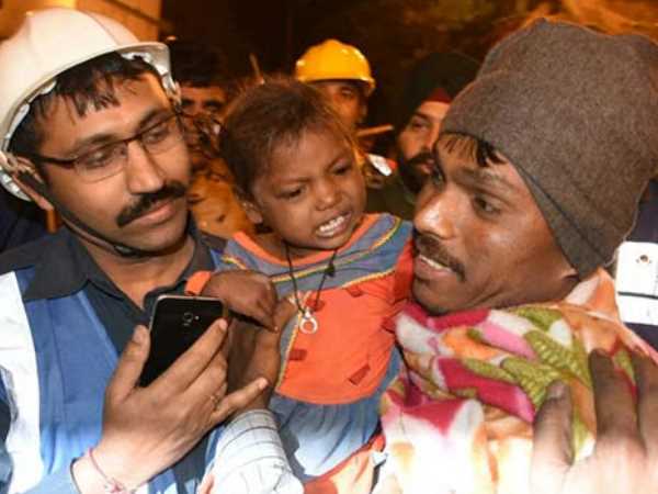 कानपुर हादसा: 12 घंटे बाद मलबे से जिंदा निकली 3 साल की बच्ची, सपा नेता के खिलाफ केस कानपुर हादसा: 12 घंटे बाद मलबे से जिंदा निकली 3 साल की बच्ची, सपा नेता के खिलाफ केस