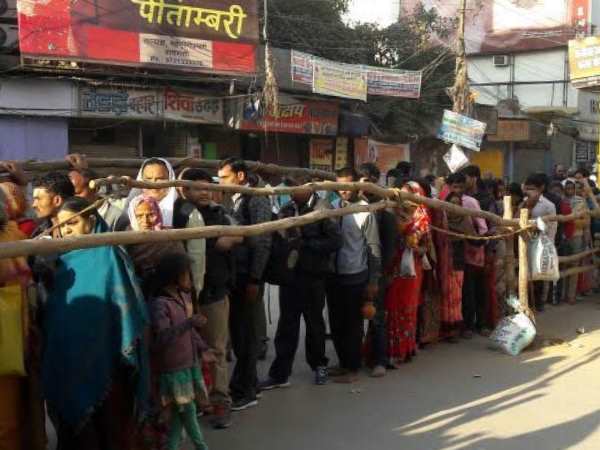 काशी में उमड़ा भक्तों का सैलाब, लाखों की संख्या में काशी विश्वनाथ मंदिर पहुंचे भक्त