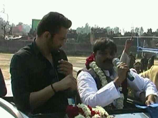 रोड शो में आरएलडी-बसपा समर्थकों के बीच बवाल, पथराव, फायरिंग