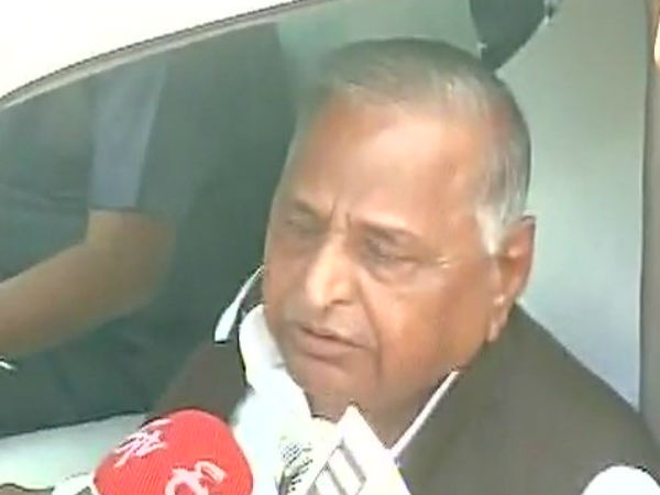 LIVE: मुलायम सिंह ने डाला वोट, बोले- यूपी ने मोदी को नहीं सपा को गोद लिया