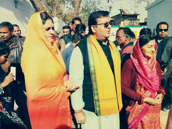 यूपी चुनाव: पांचवे चरण में मतदान की LIVE तस्वीरें