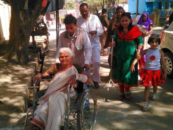 यूपी चुनाव: पांचवे चरण में मतदान की LIVE तस्वीरें