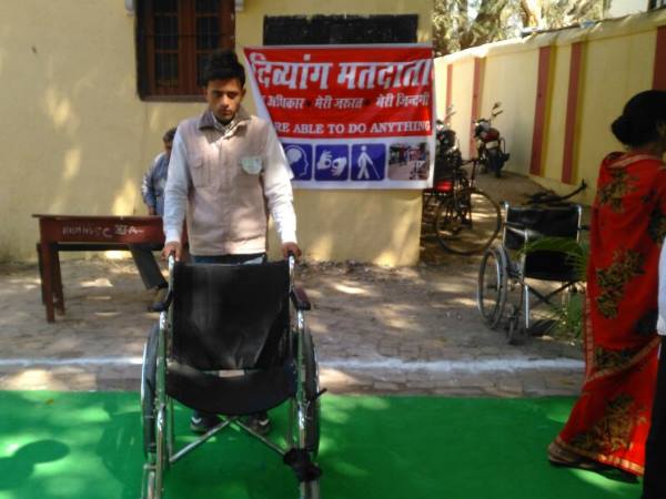 यूपी चुनाव: पांचवे चरण में मतदान की LIVE तस्वीरें