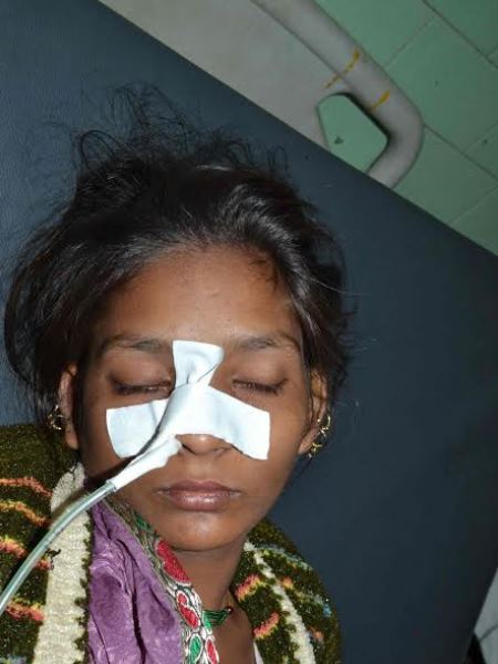 बरेली: मकान हड़पने की खातिर किराएदार महिला ने मकान मालिक समेत 8 लोगों को दिया जहर