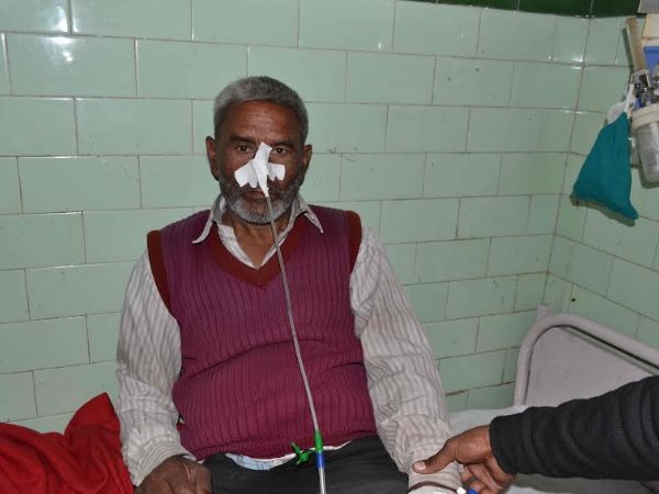 बरेली: मकान हड़पने की खातिर किराएदार महिला ने मकान मालिक समेत 8 लोगों को दिया जहर