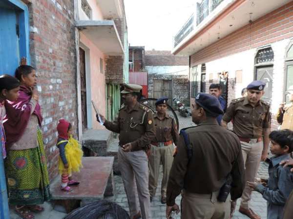 बरेली: मकान हड़पने की खातिर किराएदार महिला ने मकान मालिक समेत 8 लोगों को दिया जहर