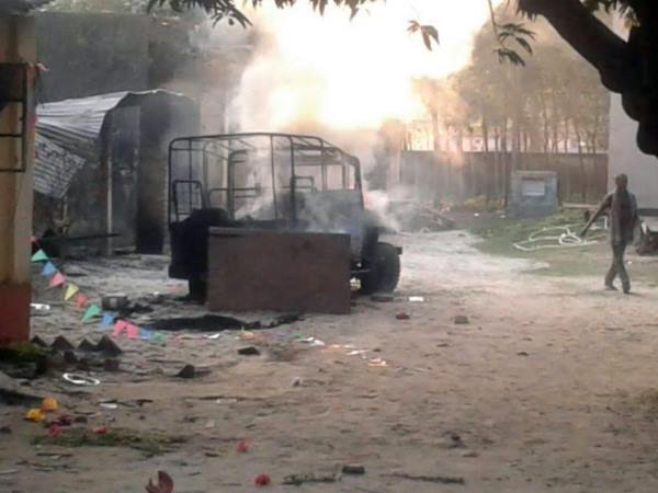 बिहार: पुलिस के आतंक से तंग आकर गांववालों ने फूंक दिया थाना, लगाए गंभीर आरोप 