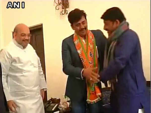 बीजेपी में शामिल हुए भोजपुरी स्टार रवि किशन, अमित शाह ने किया स्वागत बीजेपी में शामिल हुए भोजपुरी स्टार रवि किशन, अमित शाह ने किया स्वागत