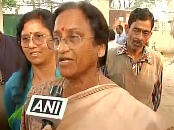 LIVE: लखनऊ में रीता बहुगुणा जोशी ने डाला वोट