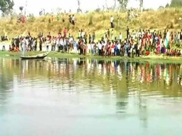 सुल्तानपुर: बीटेक छात्र की गोमती नदी में डूबने से मौत, साथी छात्रों ने काटा हंगामा सुल्तानपुर: बीटेक छात्र की गोमती नदी में डूबने से मौत, साथी छात्रों ने काटा हंगामा