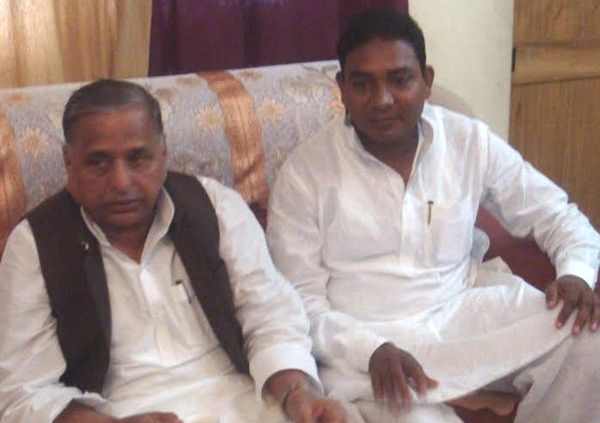 बिना कांग्रेस मेंबर बने ही पार्टी ने दिया सपा नेता समद अंसारी को टिकट, कुछ अनसुलझे सवाल