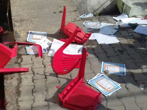 कवरेज करने गई एक इलेक्ट्रोनिक मीडिया की ओबी वैन में भी तोडफोड की गई। निरंकुश होने पर पुलिस ने बवालियों के उपर काबू में करने के लिए रबड बुलेट का इस्तेमाल किया। कवरेज करने गई एक इलेक्ट्रोनिक मीडिया की ओबी वैन में भी तोडफोड की गई। निरंकुश होने पर पुलिस ने बवालियों के उपर काबू में करने के लिए रबड बुलेट का इस्तेमाल किया।