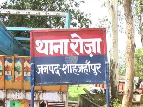 शाहजहांपुर में युवक को फर्जी फसाने की कोशिश में दो सिपाही सस्पेंड, एसपी ने दिये जांच के आदेश शाहजहांपुर में युवक को फर्जी फसाने की कोशिश में दो सिपाही सस्पेंड, एसपी ने दिये जांच के आदेश