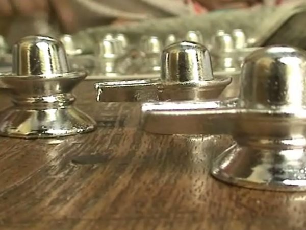  Pics: शिवलिंग बनाकर गंगा-जमुनी एकता की मिसाल पेश कर रहा मुस्लिम परिवार 