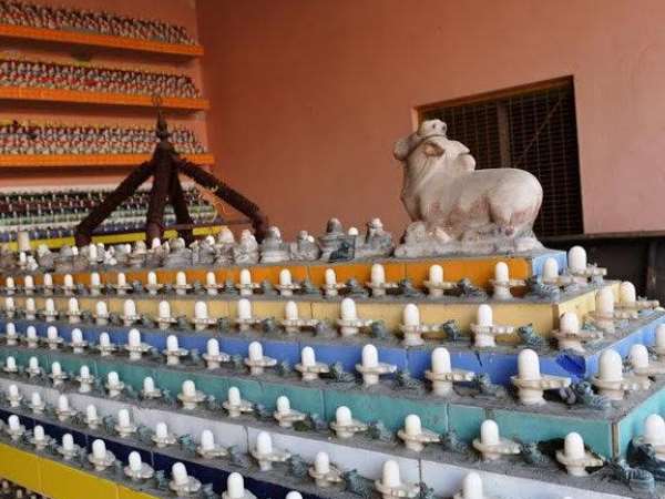मृत्यु के बाद मुक्ति के लिए यहां स्थापित होते हैं शिवलिंग, देखिए तस्वीरें