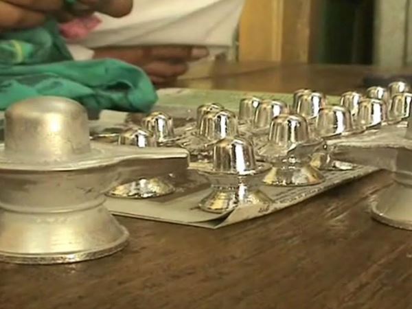  Pics: शिवलिंग बनाकर गंगा-जमुनी एकता की मिसाल पेश कर रहा मुस्लिम परिवार 