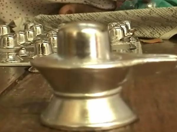  Pics: शिवलिंग बनाकर गंगा-जमुनी एकता की मिसाल पेश कर रहा मुस्लिम परिवार 