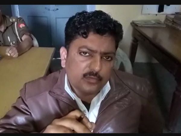 VIDEO: स्टेशन मास्टर की गुंडागर्दी, यात्रियों से की मारपीट