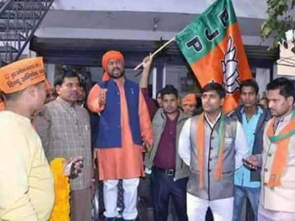 यूपी चुनाव: फिर आड़े आया आयोग का नियम, BJP के ऐतराज के बावजूद प्रत्याशी से नहीं छिना कमल 