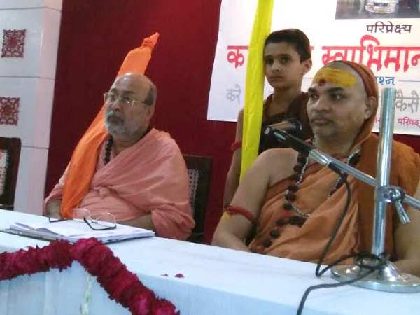 मोदी के गढ़ में भाजपा के लिए मुसीबत बना संन्यासी , हराने की तैयारी