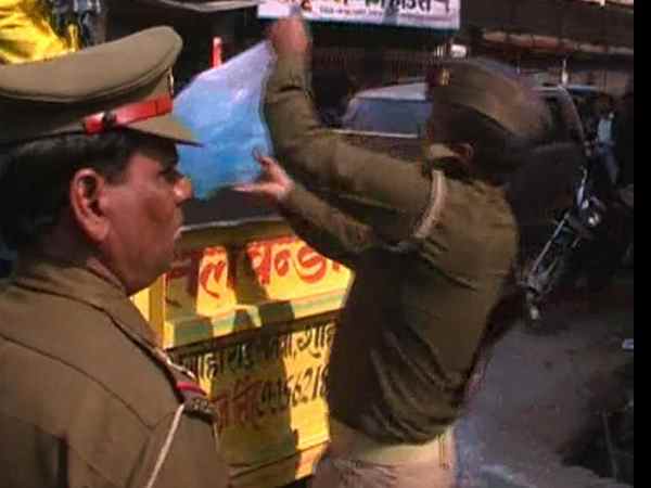 शाहजहांपुर: BJP प्रत्याशी के जुलूस में बांटी जा रही थी मिठाई, पुलिस ने किया मुकदमा दर्ज