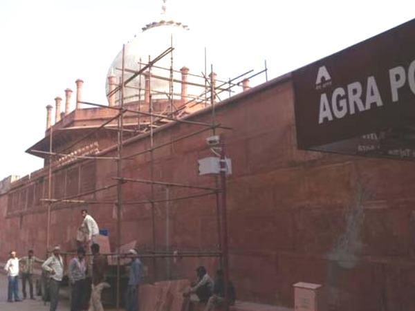 ओक ने लिखी थी किताब