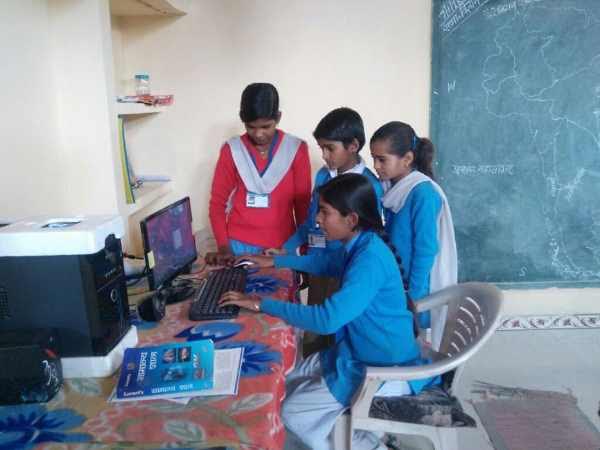 MP: अपने पैसों से सरकारी स्कूल की कायापलट करनेवाले इस टीचर को सलाम MP: अपने पैसों से सरकारी स्कूल की कायापलट करनेवाले इस टीचर को सलाम