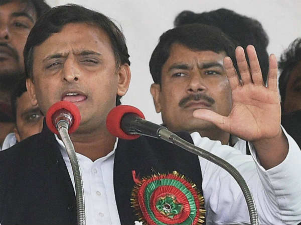 हम लैपटॉप-स्मार्टफोन की बात करते हैं, वो कब्रिस्तान-श्मशान की- अखिलेश हम लैपटॉप-स्मार्टफोन की बात करते हैं, वो कब्रिस्तान-श्मशान की- अखिलेश