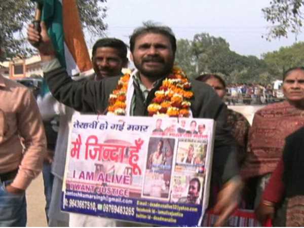 वाराणसी में नामांकन करने के लिए पहुंचा 'मुर्दा', सब हैरान