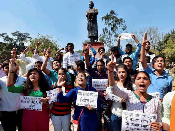 उमर खालिद को लेकर विवाद