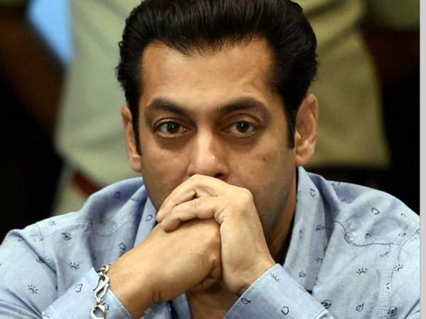 OMG! वोटर आईडी पर सलमान को बता दिया सीनियर सिटीजन, बड़ी नाइंसाफी है OMG! वोटर आईडी पर सलमान को बता दिया सीनियर सिटीजन, बड़ी नाइंसाफी है