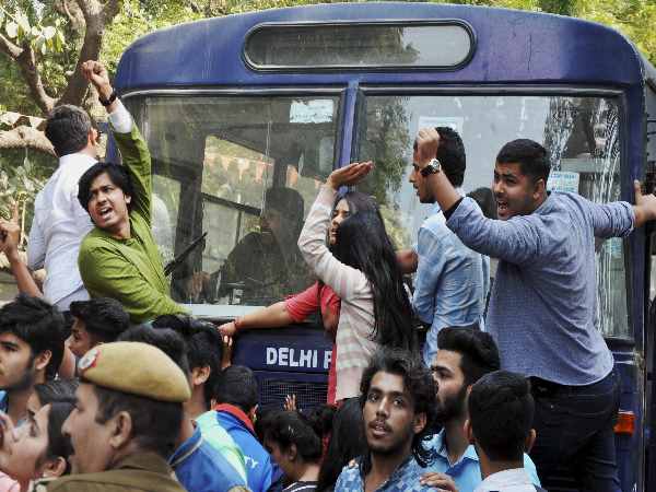 गुरमेहर को रेप की धमकी