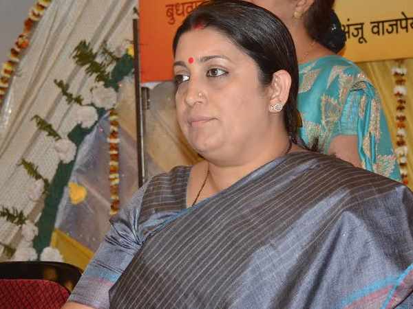 स्मृति ईरानी का अखिलेश यादव पर हमला