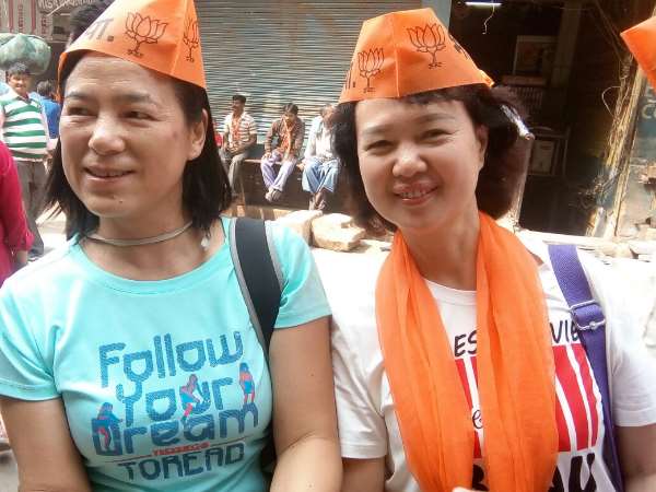 3. विदेशियों ने भी पहनी बीजेपी की टोपी