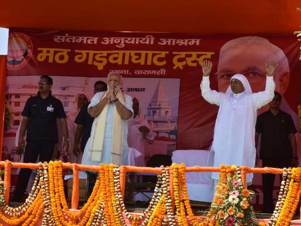 बिल्कुल अलग अंदाज में दिखे मोदी