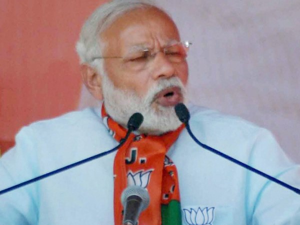 अखिलेश के मुकाबले पीएम मोदी पीछे!