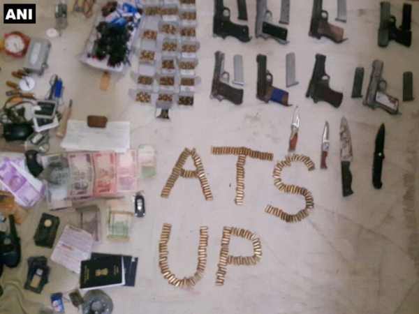 घर से बरामद हुआ ये सामान